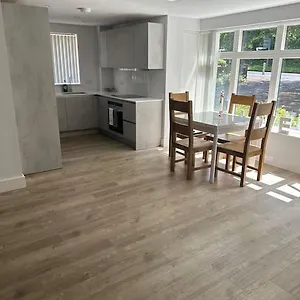https://spacious-2-bedroom-flat-cambridge-cambridgeshire.cambridgehotelsuk.com
